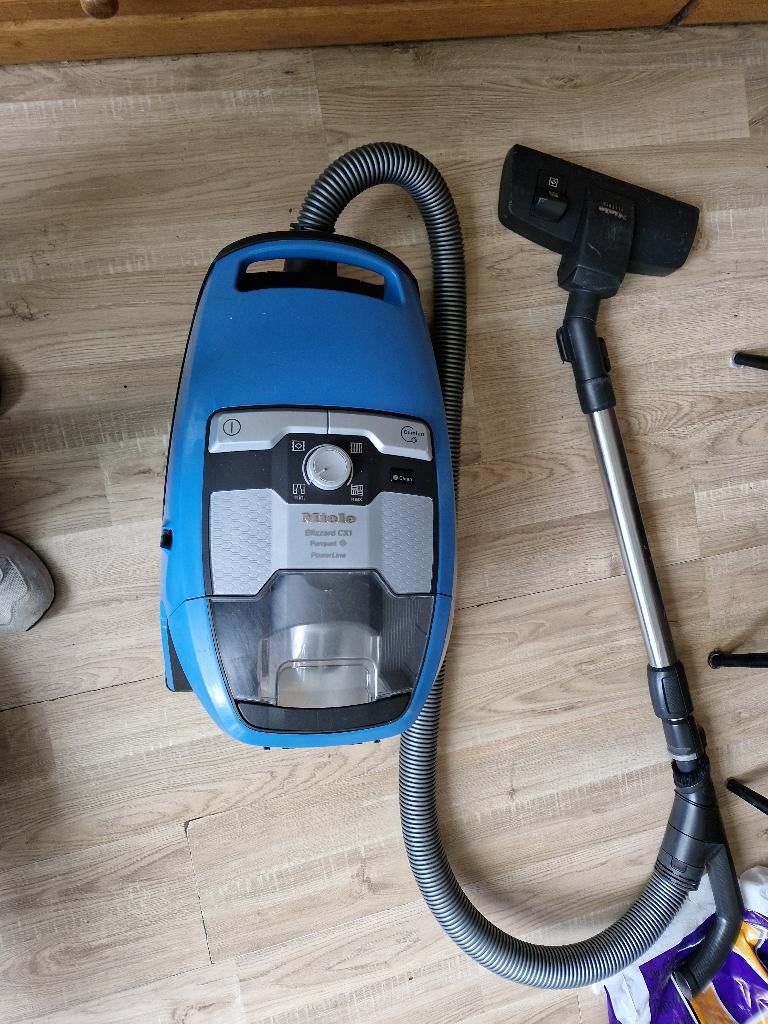 Miele stofzuiger hs 16, Witgoed en Apparatuur, Stofzuigers, Ophalen of Verzenden, Zo goed als nieuw, Reservoir, Stofzuiger