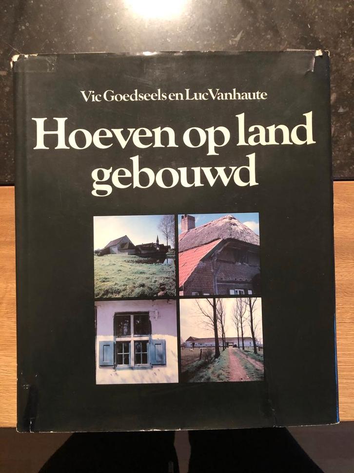 Hoeven op land gebouwd - Vic Goedseels, Boeken, Kunst en Cultuur | Architectuur, Gelezen, Overige onderwerpen, Ophalen of Verzenden