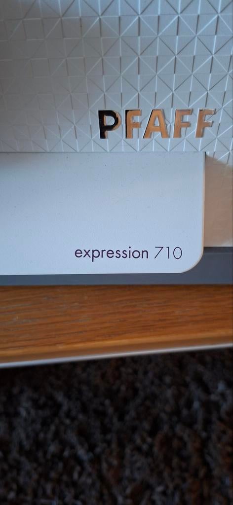 Pfaff expression 710 special edition naaimachine, Hobby en Vrije tijd, Naaimachines en Toebehoren, Ophalen of Verzenden, Zo goed als nieuw
