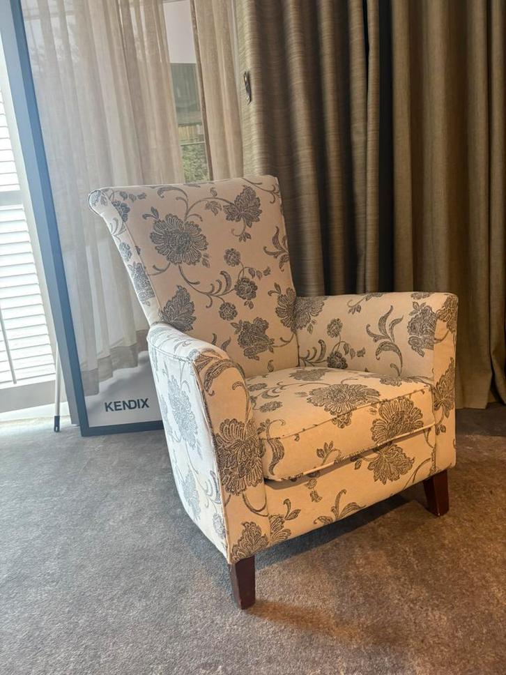 Fauteuil met bloemen print, Huis en Inrichting, Fauteuils, Zo goed als nieuw, 50 tot 75 cm, Ophalen