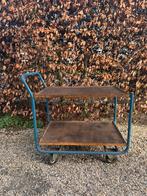 Oude magazijnkar transportkar kar, Ophalen