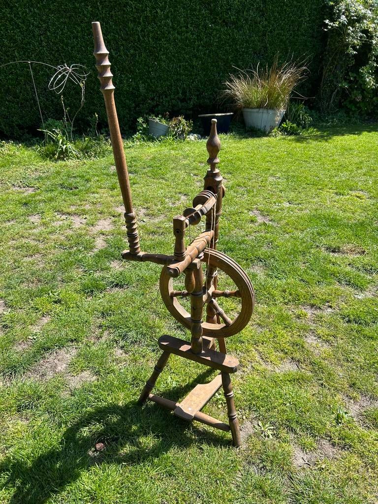 Mooi antiek spinnewiel - Decoratief en functioneel, Hobby en Vrije tijd, Spinnewielen en Spinnen, Gebruikt, Spinnewiel, Ophalen
