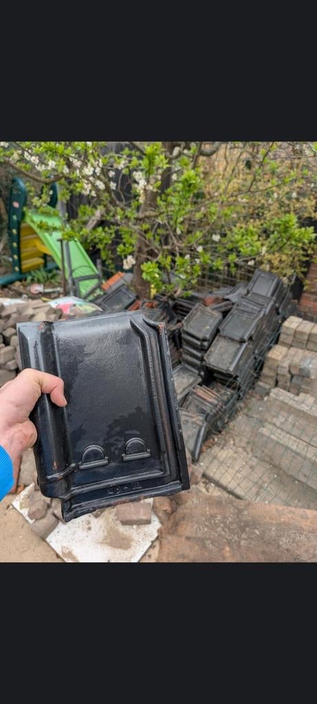 Partij gebruikte dakpannen - Zwart, Steen/Klei, Doe-het-zelf en Verbouw, Dakpannen en Dakbedekking, Ophalen, Gebruikt, Steen of Klei