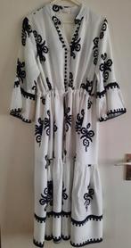 LolaLiza jurk maat 40, wit met zwart patroon, Kleding | Dames, Jurken, Maat 38/40 (M), Wit, Ophalen of Verzenden, Zo goed als nieuw