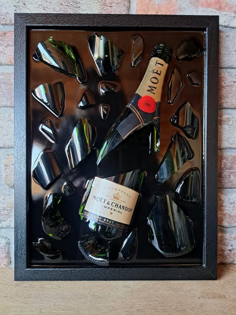 Moët & Chandon fles verwerkt in een lijst met Epoxy, Antiek en Kunst, Ophalen of Verzenden