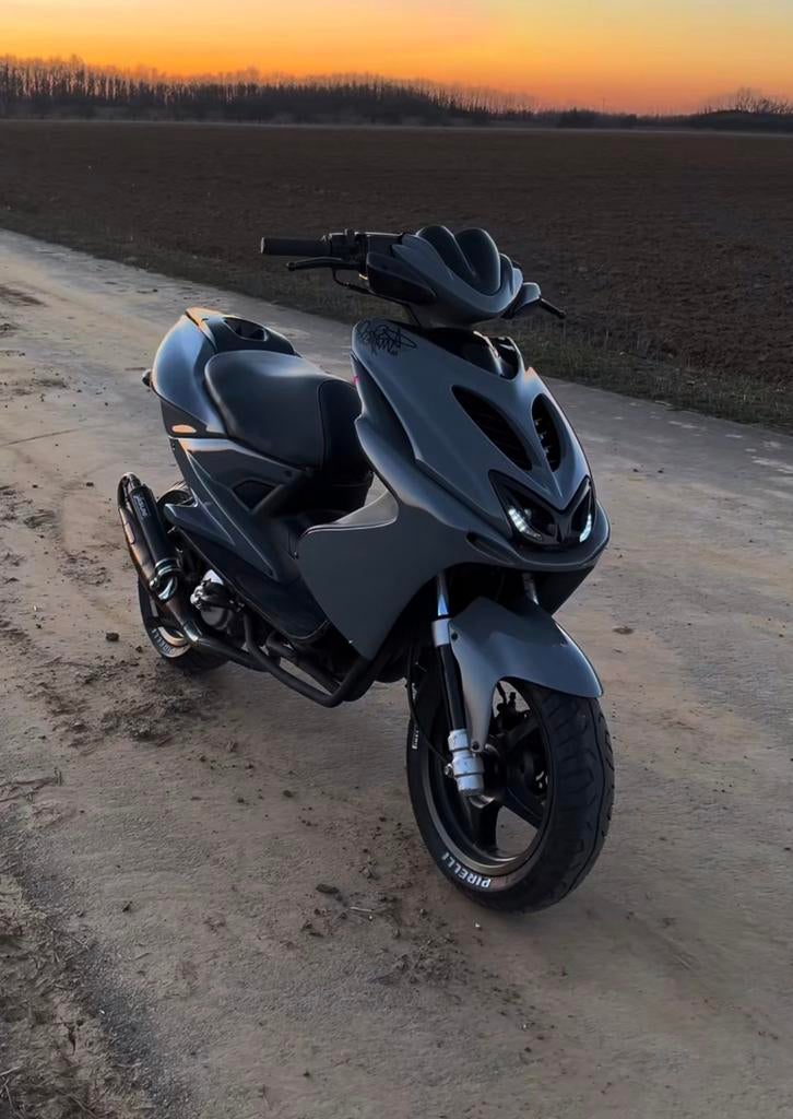 Yamaha aerox 50cc 2t !!GEZOCHT!!, Fietsen en Brommers, Scooters | Yamaha, Ophalen, Zo goed als nieuw, Tweetakt, Aerox