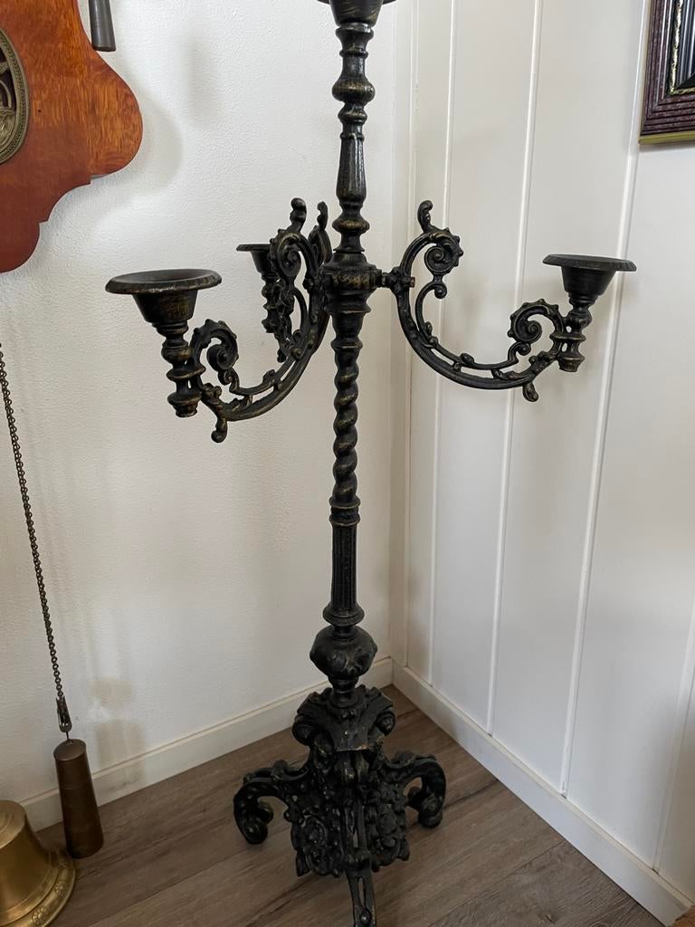 Antieke gietijzeren kandelaar, Ophalen, Koper of Brons