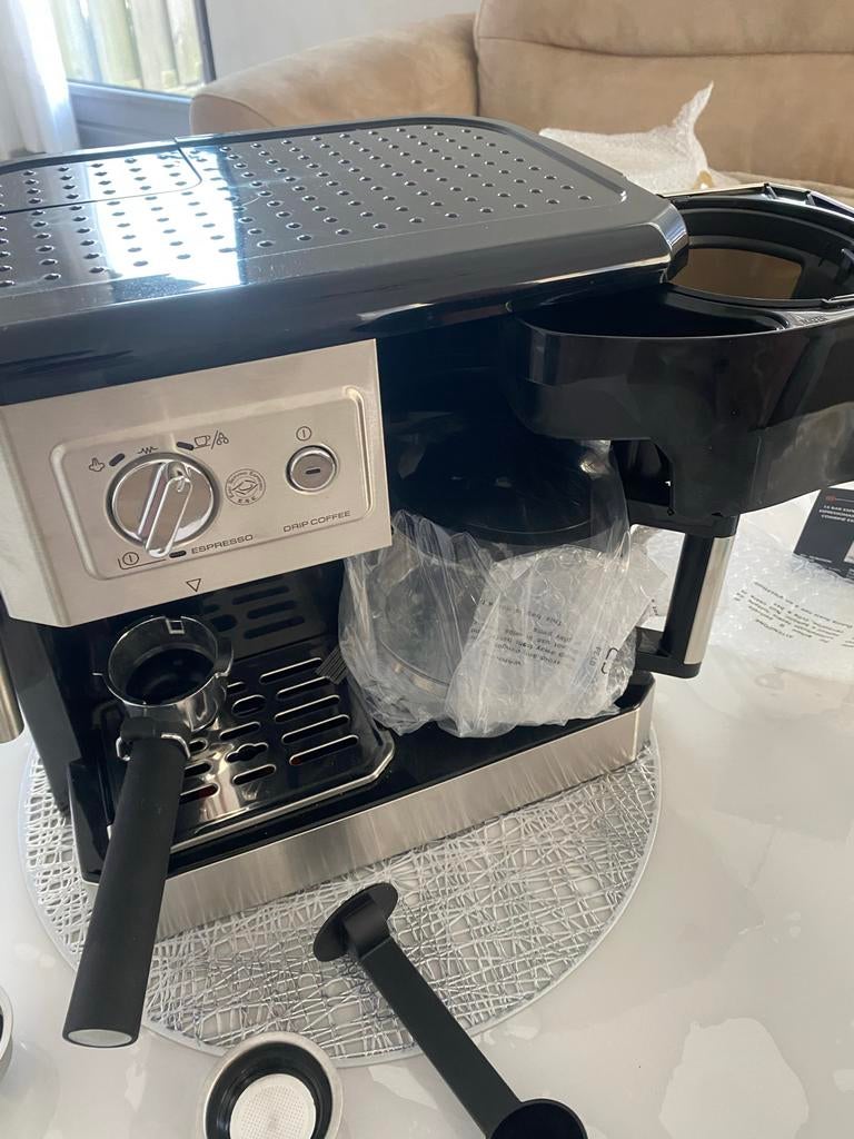 Delonghi Koffiemachine nooit gebruikt!, Witgoed en Apparatuur, Koffiezetapparaten, Nieuw, Gemalen koffie, Koffiepads en cups, Combi