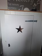Witte kledingkast met ster voor baby of kinderkamer, Kinderen en Baby's, Kinderkamer | Commodes en Kasten, Ophalen