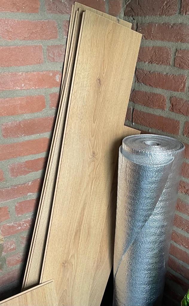 Overgebleven laminaat vloer gamma en ondervloerfolie gamma, Ophalen, 50 tot 150 cm, Nieuw, 10 m² of meer