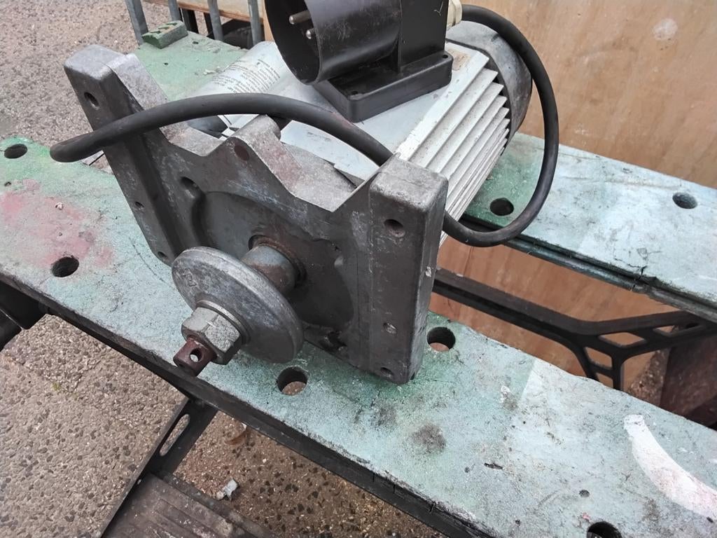 Cirkelzaagmotor 220V met schakelaar, 20mm asgat, Doe-het-zelf en Verbouw, Motoren, Ophalen, Elektromotor