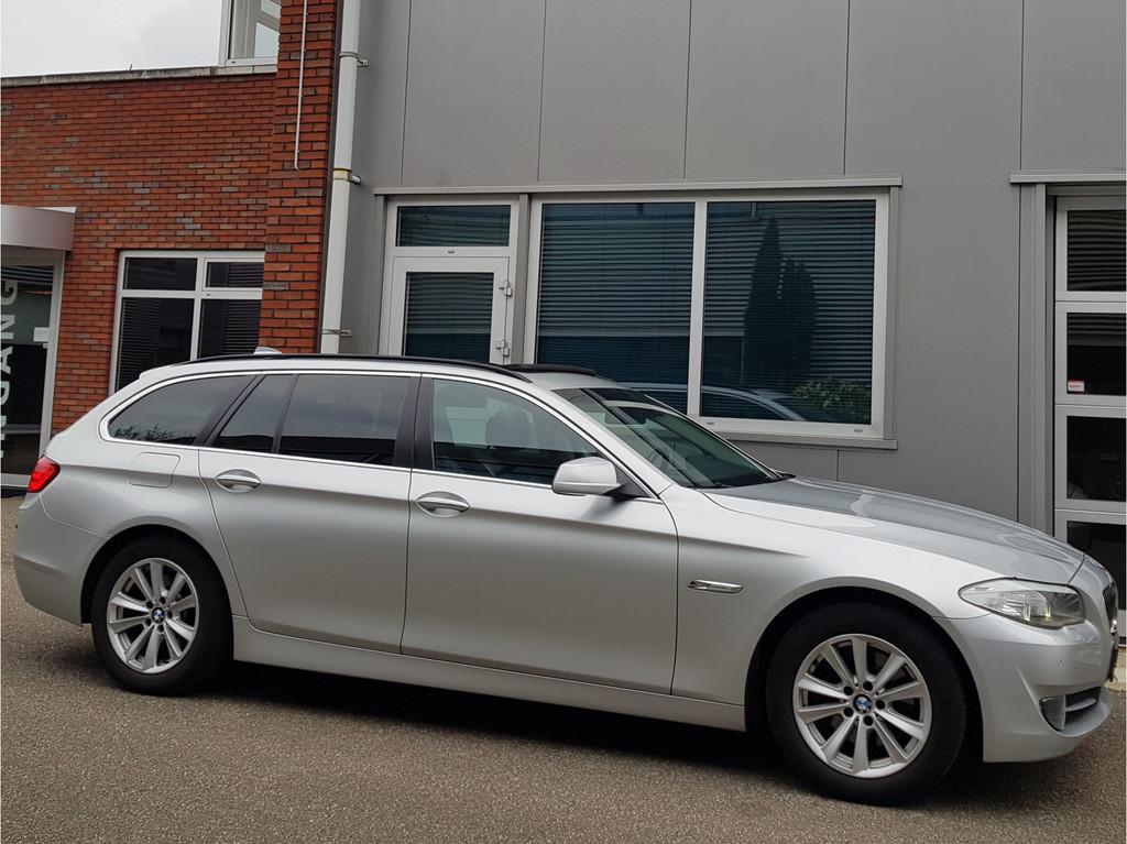 BMW 5 Serie Touring 523i Aut PanoDak Leder Navi Xenon, Euro 5, Achterwielaandrijving, Gebruikt, Zwart