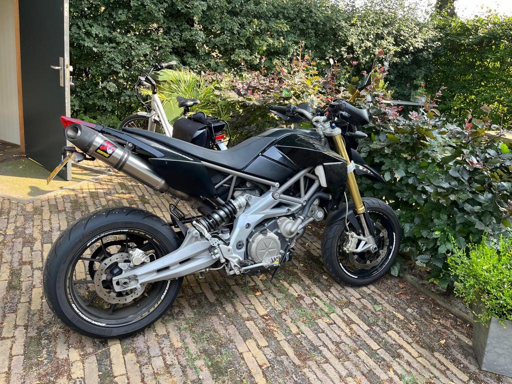 Aprilia Dorsoduro 750 supermotard, Particulier, Naked bike