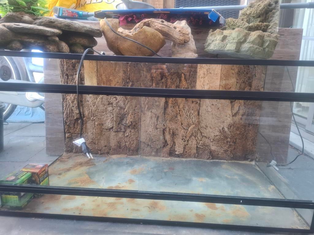 Terrarium met toebehoren., Ophalen