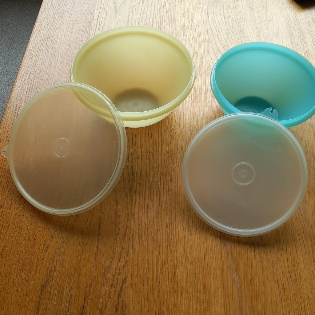 2 tupperware bewaarbakjes geel en blauw, Huis en Inrichting, Keuken | Tupperware, Ophalen, Gebruikt, Blauw