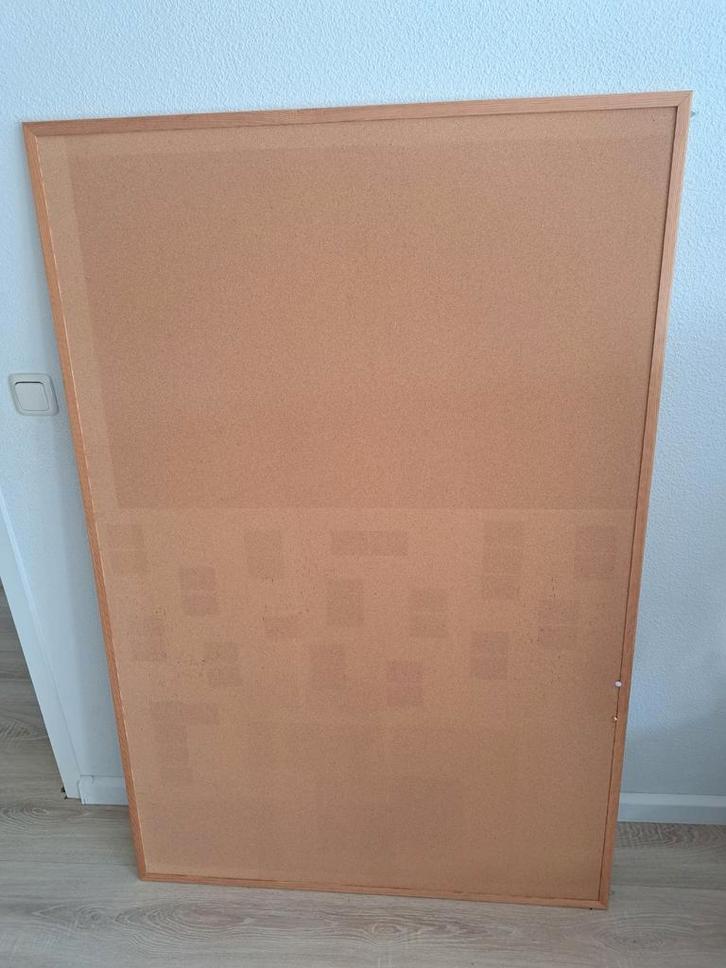 Groot prikbord met houten lijst, Huis en Inrichting, Woonaccessoires | Memoborden, Gebruikt, Prikbord, Ophalen of Verzenden