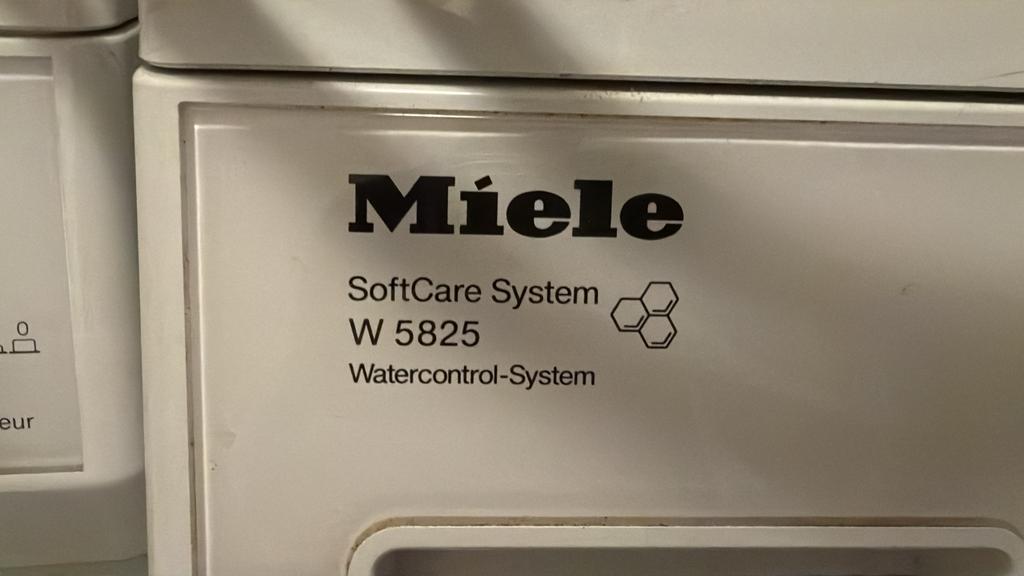 Miele wasmachine, Witgoed en Apparatuur, Wasmachines, Zo goed als nieuw, Voorlader, 4 tot 6 kg, 85 tot 90 cm, 1200 tot 1600 toeren