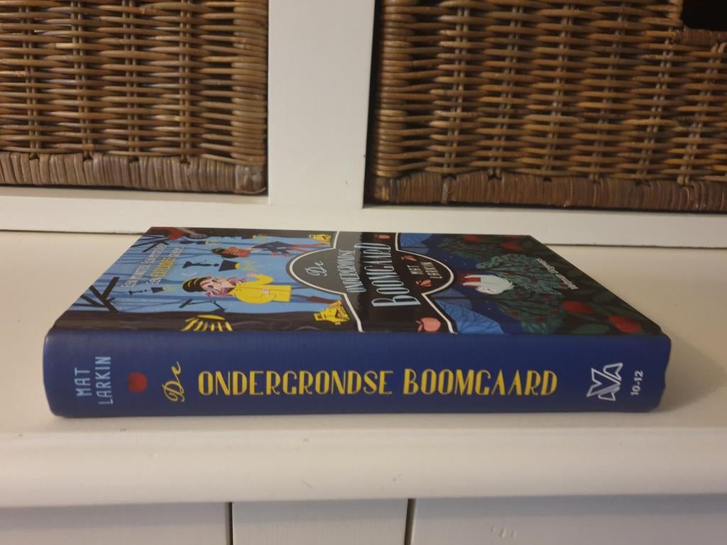 Mat Larkin - De ondergrondse boomgaard, Boeken, Ophalen of Verzenden, Gelezen