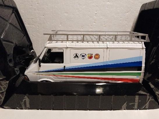 Fiat 242 Technic Abarth Assitance 1980 IXO metal 1:18 KRD, Hobby en Vrije tijd, Modelauto's | 1:18, Zo goed als nieuw, Auto, Overige merken