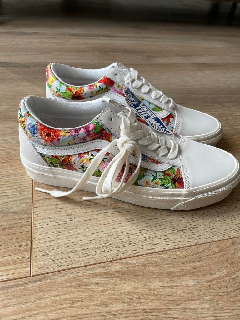 Nieuwe Vans Old Skool met bloemenprint maat 38, Ophalen of Verzenden, Nieuw, Wit, Sneakers of Gympen