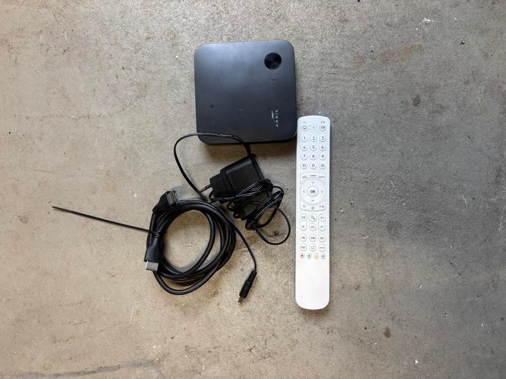 Arris VIP5202 tv ontvanger, Telecommunicatie, Datacommunicatie en VoIP, Ophalen of Verzenden, Zo goed als nieuw