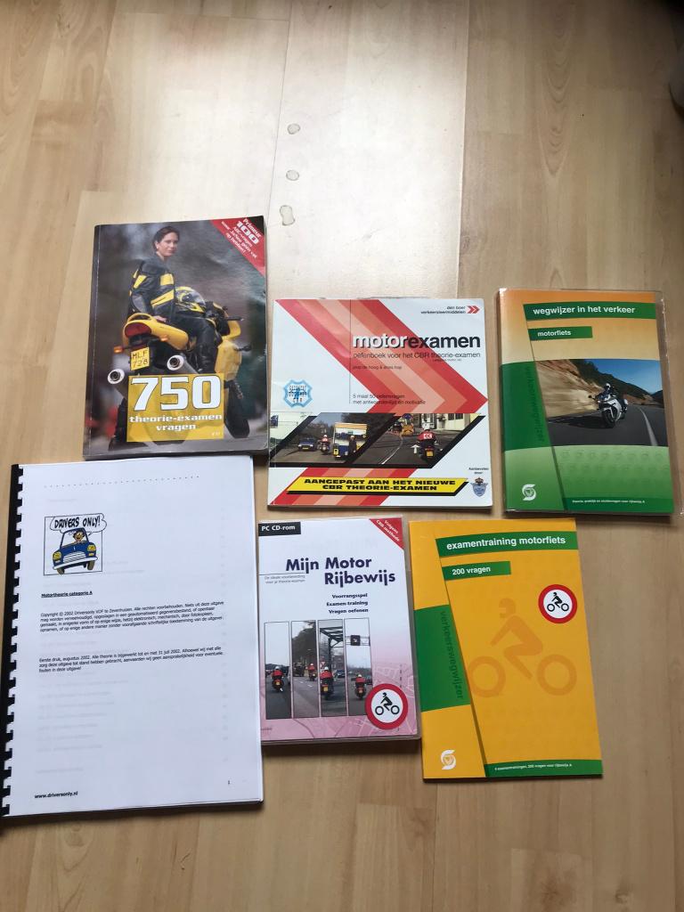 Motor rijles boeken inclusief cd, Ophalen of Verzenden, Overige merken