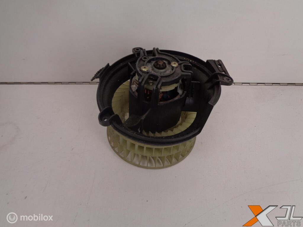 W124 E-KLASSE  KACHELMOTOR 1248200142, Gebruikt, Mercedes-Benz, Ophalen of Verzenden, Mercedes-Benz