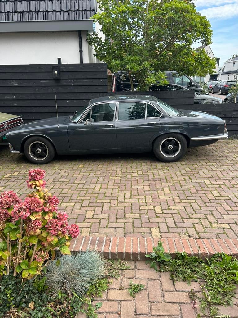 Jaguar XJ6. Serie 1. 4.2 1972 grijs lpg, Auto's, Jaguar, Automaat, 1693 kg, Achterwielaandrijving, Zwart