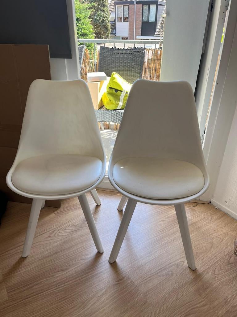 Witte Ikea stoelen met houten poten - Ophalen voor 30 april, Gebruikt, Twee, Wit, Ophalen