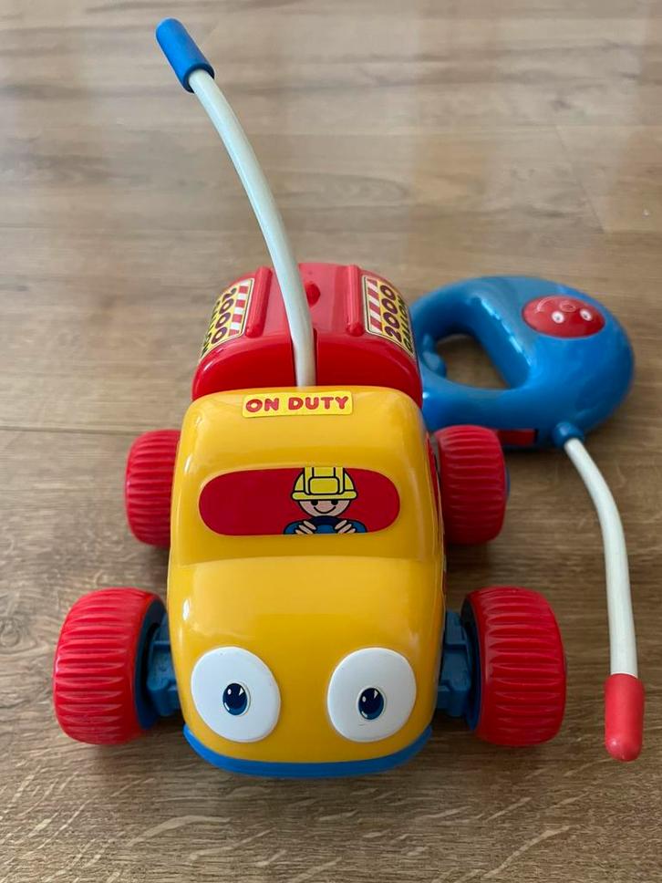 AUTO MET AFSTANDSBEDIENING, Kinderen en Baby's, Speelgoed | Speelgoedvoertuigen, Gebruikt, Afstandsbediening, Ophalen of Verzenden