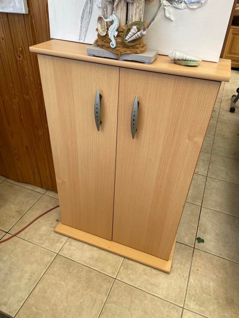 Houten kastje met twee deuren en planken, Ophalen of Verzenden, Gebruikt