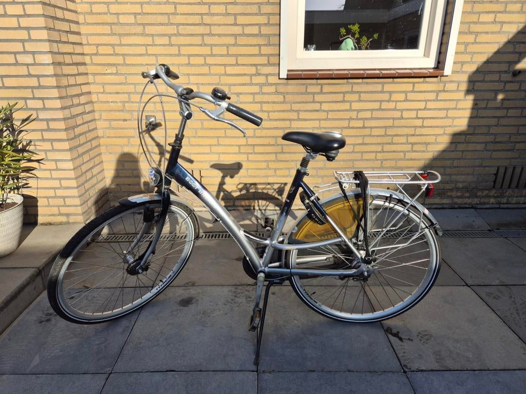Batavus Damesfiets 28 inch, Fietsen en Brommers, Fietsen | Dames | Damesfietsen, Ophalen, Velgrem, Versnellingen, Batavus