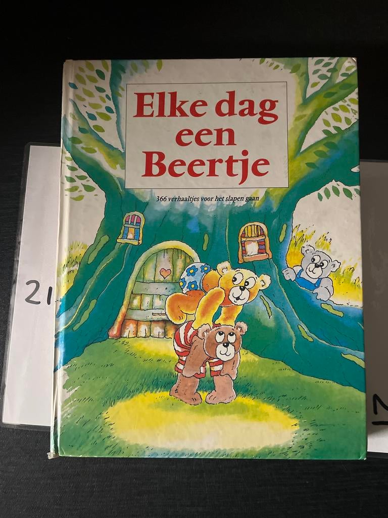 Elke dag een Beertje - 366 verhaaltjes voor het slapen gaan, Ophalen of Verzenden, Zo goed als nieuw, Sprookjes