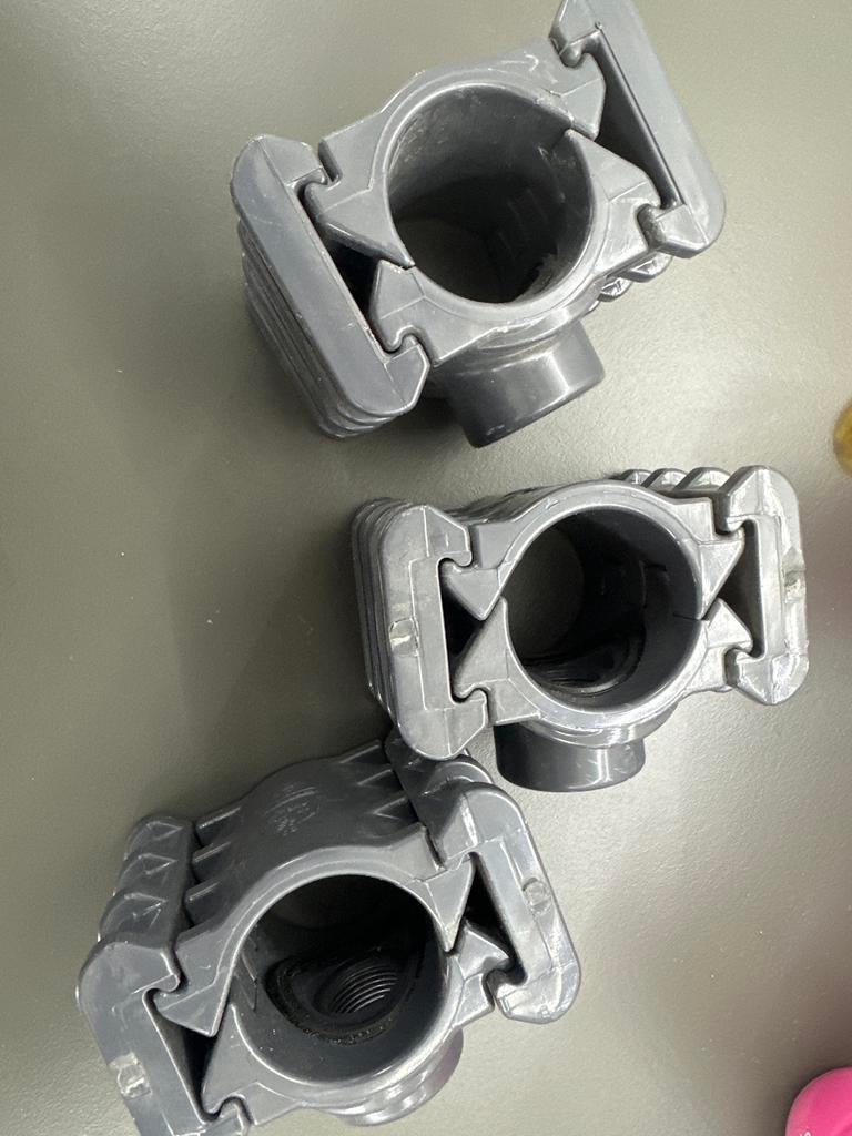 Wavin Slagvast PVC zadel - Afvoerbuis klemmen, Afvoer, Pvc, Ophalen of Verzenden, Zo goed als nieuw