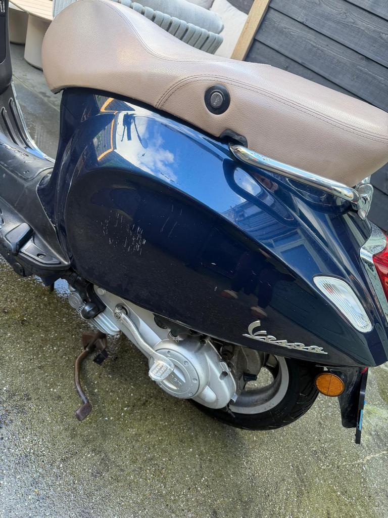 Donkerblauwe Vespa Primavera, Fietsen en Brommers, Scooters | Vespa, Ophalen, Gebruikt, Benzine, Overige modellen