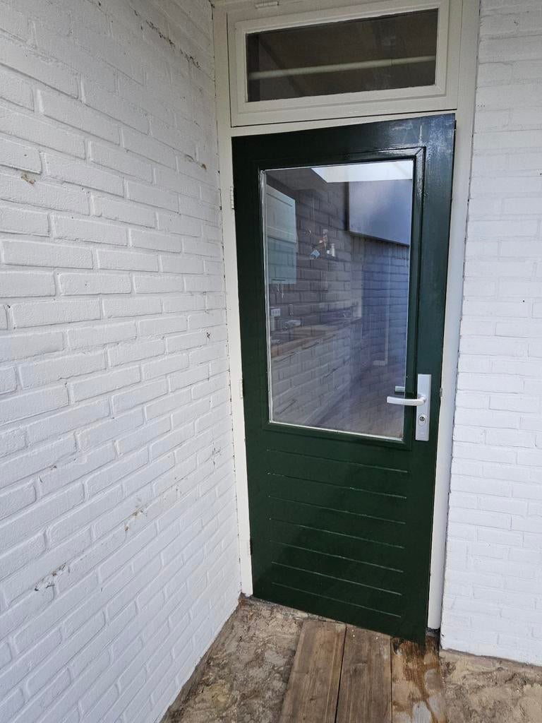 Hardhouten achterdeur, helemaal compleet en in goede staat., Ophalen, Gebruikt, 80 tot 100 cm, Buitendeur