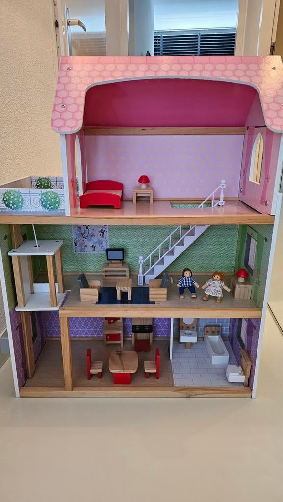 Groot houten poppenhuis met meubels en poppen, Ophalen, Gebruikt, Poppenhuis