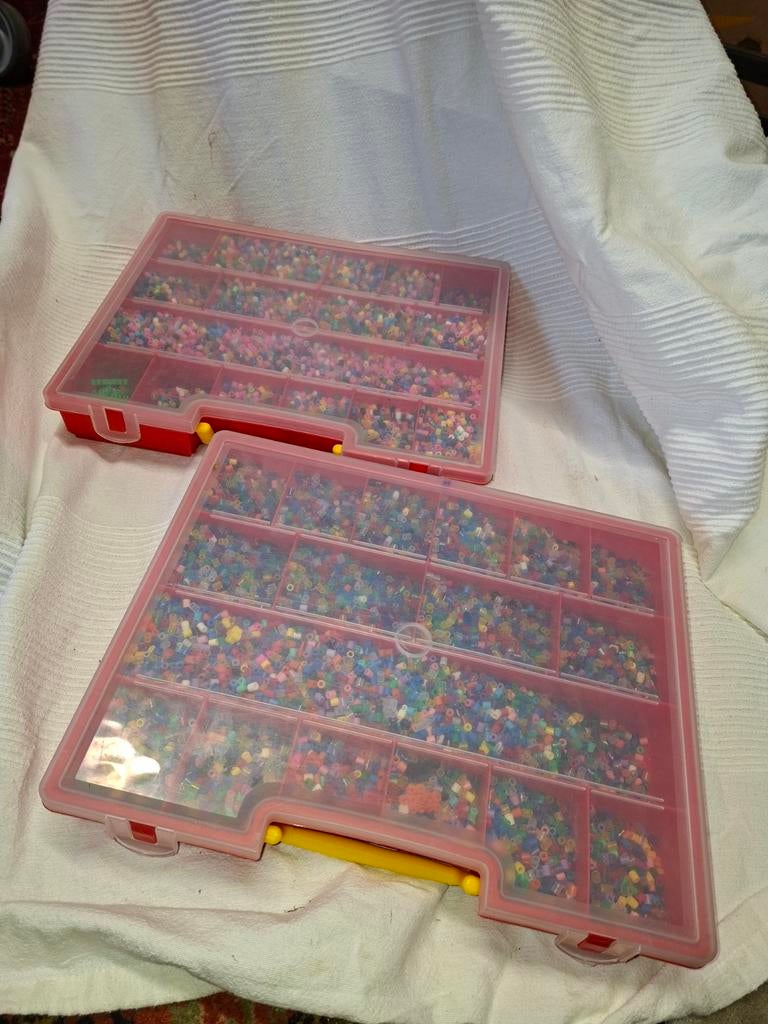 Grote set strijkkralen in handige opbergdozen, Ophalen of Verzenden