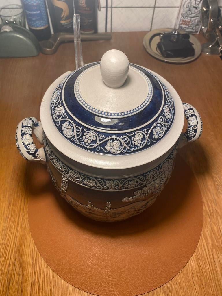 Rumtopf met deksel en lepel, Ophalen