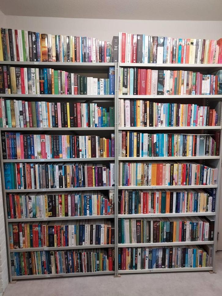 Partij boeken van ruim 1000 stuks, Boeken, Partijen en Verzamelingen, Gelezen, Verschillende onderwerpen, Ophalen