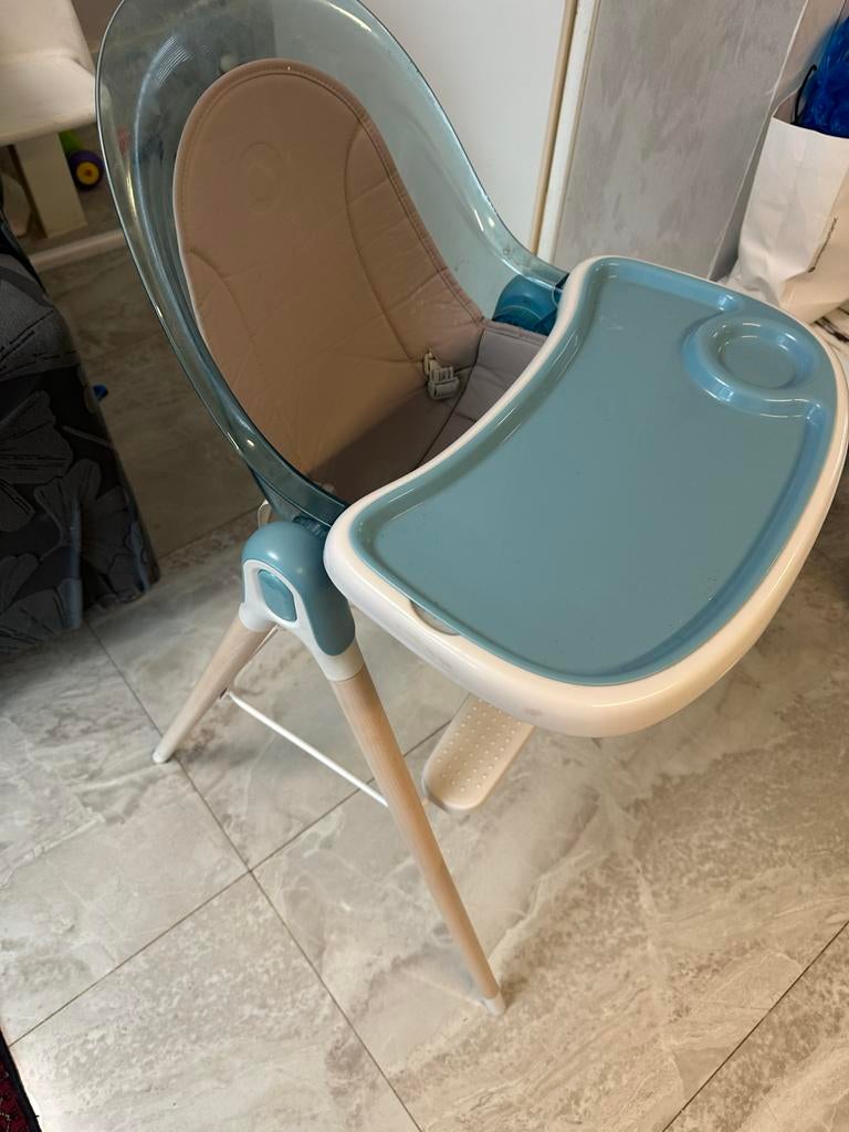 Mooie Baby Eetstoel, Ophalen, Zo goed als nieuw, Meegroeistoel, Gordel(s)