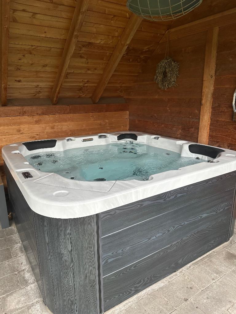 5 persoonsvorm Jaccuzi, Ophalen, Gebruikt, Pomp, Vast