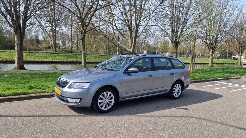 Skoda Octavia 1.2 TSI 77KW Combi 2013 Grijs, Auto's, Skoda, Voorwielaandrijving, Stof, 1147 kg, 4 cilinders