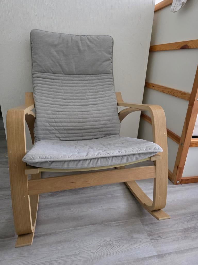 Schommelstoel met licht houten frame, Huis en Inrichting, Fauteuils, Ophalen, Zo goed als nieuw, Hout, Modern, Scandinavisch