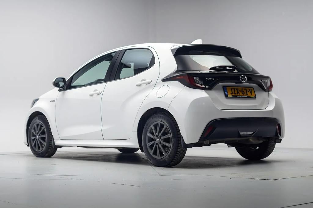 Toyota Yaris 1.5 Hybrid Dynamic Aut. [ Navi Adapt.cruise Sto, Auto's, Toyota, Automaat, Gebruikt, 450 kg, Wit
