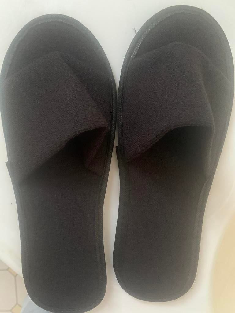 Nieuw zwarte badstof slippers mt 41pr. Per stuk, Slippers, Zwart, Nieuw, Ophalen of Verzenden