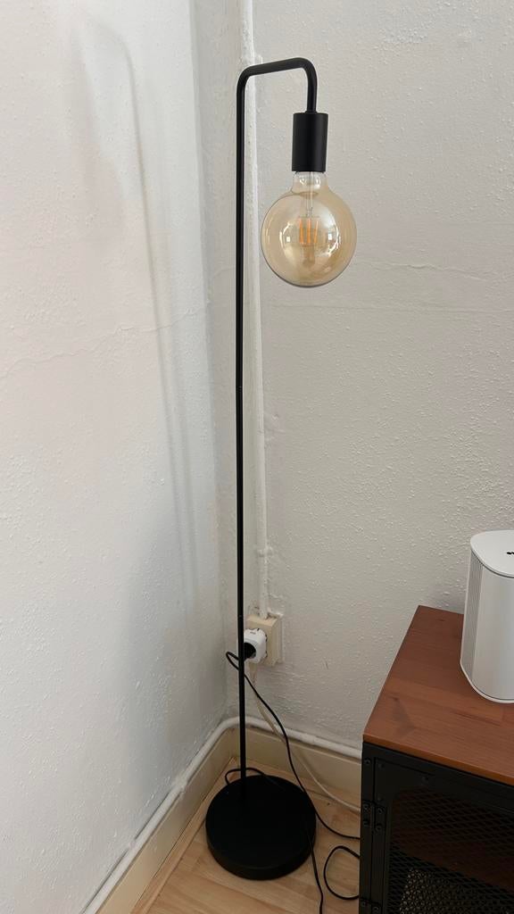 Moderne zwarte staande lamp met Edison gloeilamp, Huis en Inrichting, Ophalen, Zo goed als nieuw, Metaal, 150 tot 200 cm