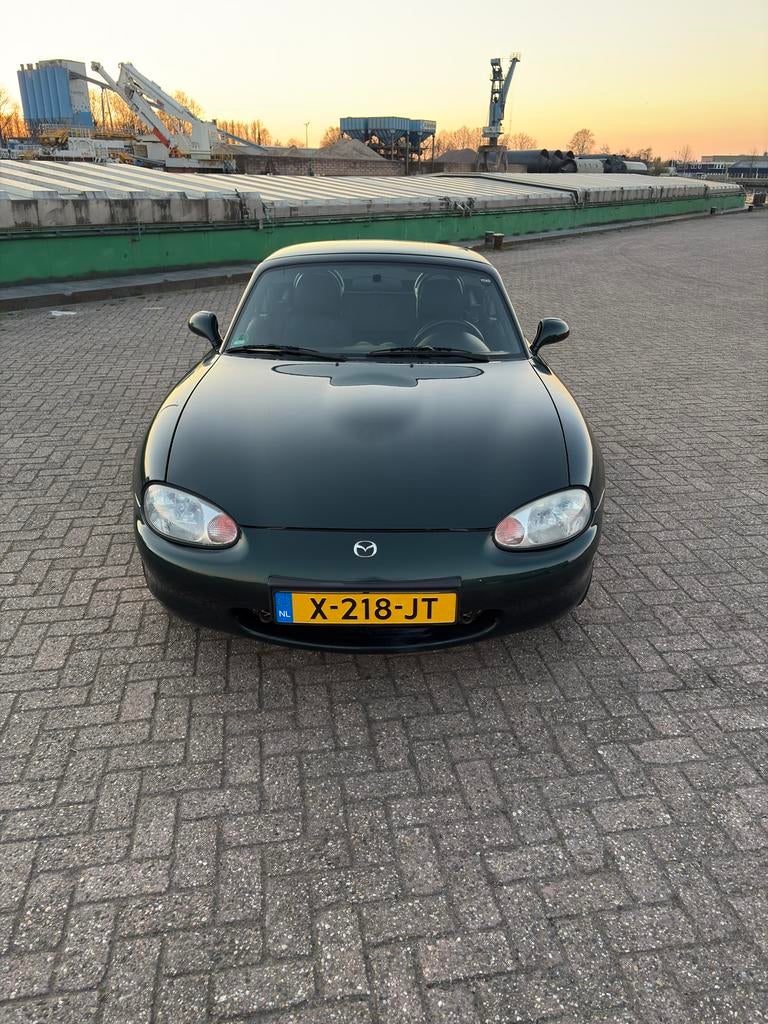 Mazda 1998 Groen, Achterwielaandrijving, 40 €/maand, Zwart, 4 cilinders