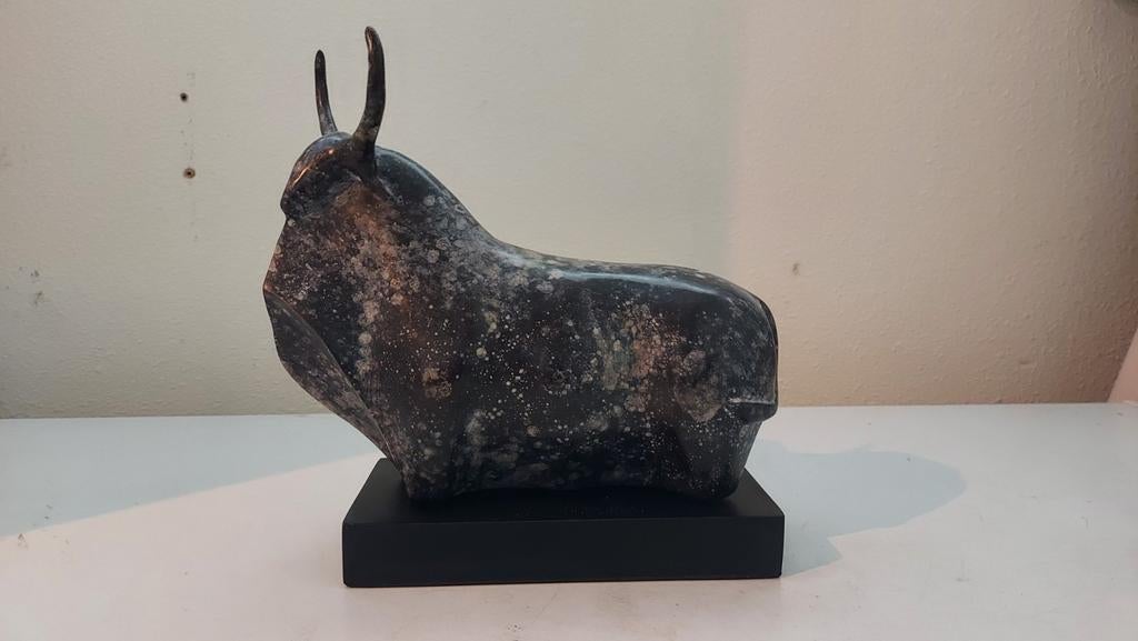 Massief beeld van een os of stier, Antiek en Kunst, Ophalen