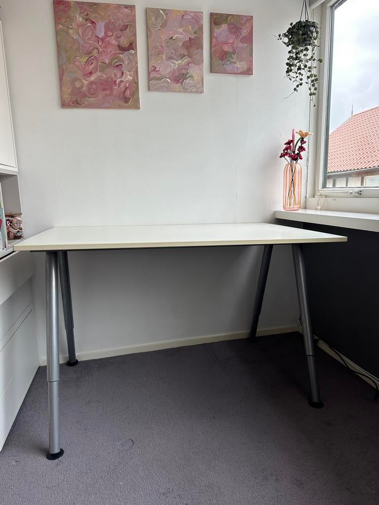 IKEA Galant Bureau - Wit met verstelbare poten, Huis en Inrichting, Bureaus, Ophalen, Gebruikt, Spaanplaat of MDF, In hoogte verstelbaar